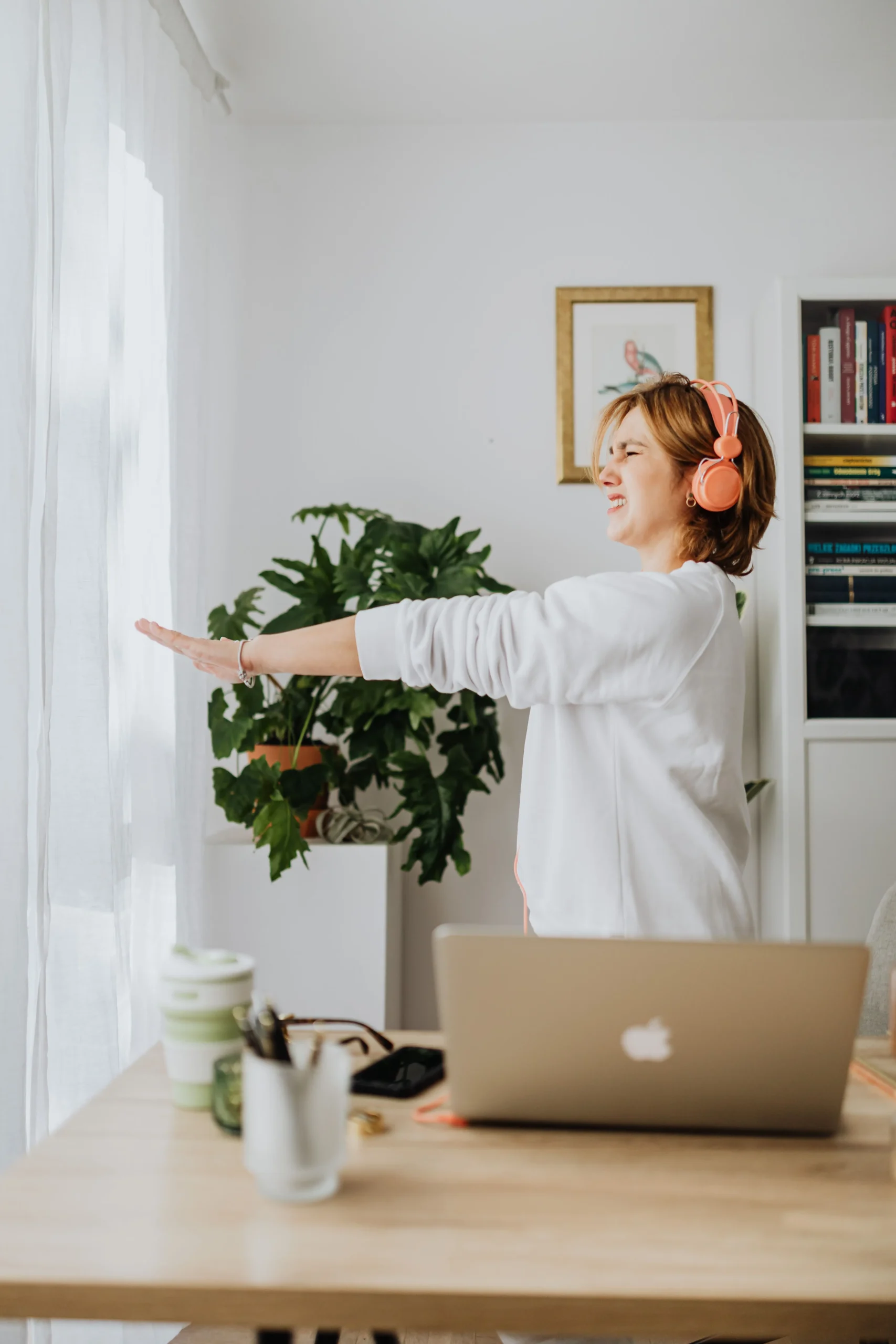 Best desk exercises for office workers to improve posture